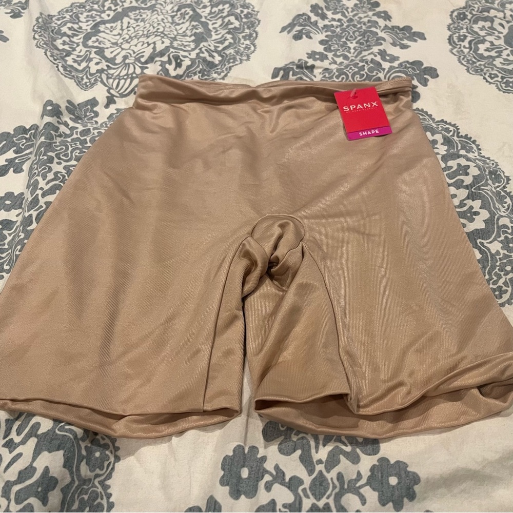 NWT SPANX Power Conceal-Her Mid-Thing Short